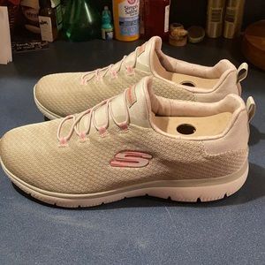 Skechers GoWalk Ladies Sneakers EUC